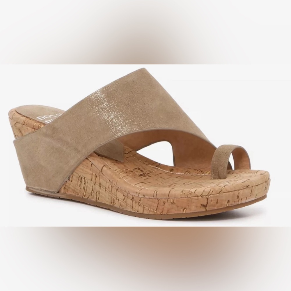 NWOT! Donald J Pliner Gyer Wedge Sandal 9M Bonze Gold Metallic Cork 2.75" Heel